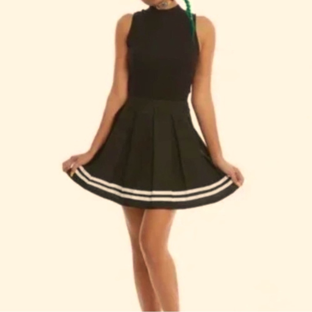 Hot Topic black and white skater skirt S